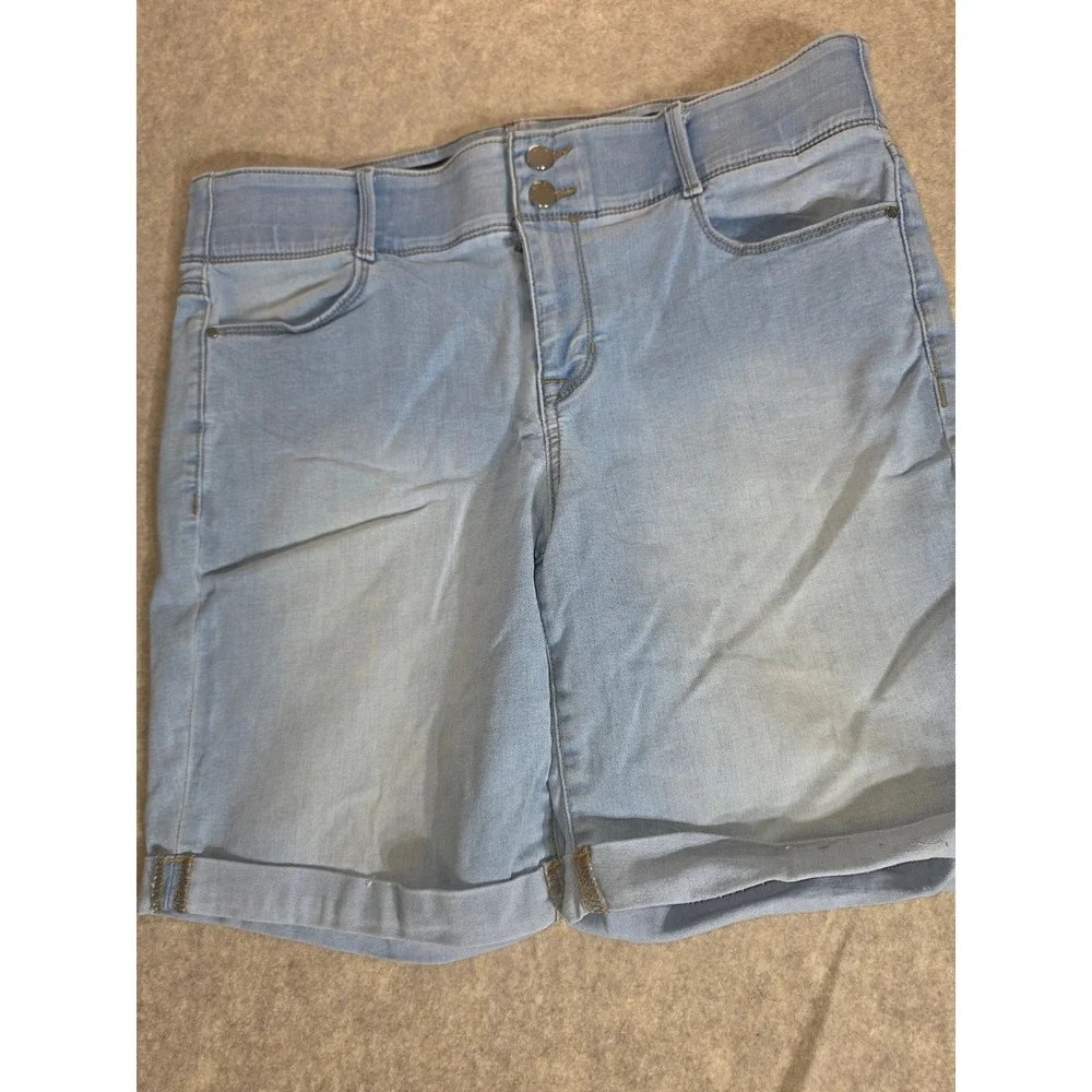A.N.A Womens Light Wash Bermuda‎ Denim Shorts Size 16P High Rise Cuffed Stretch